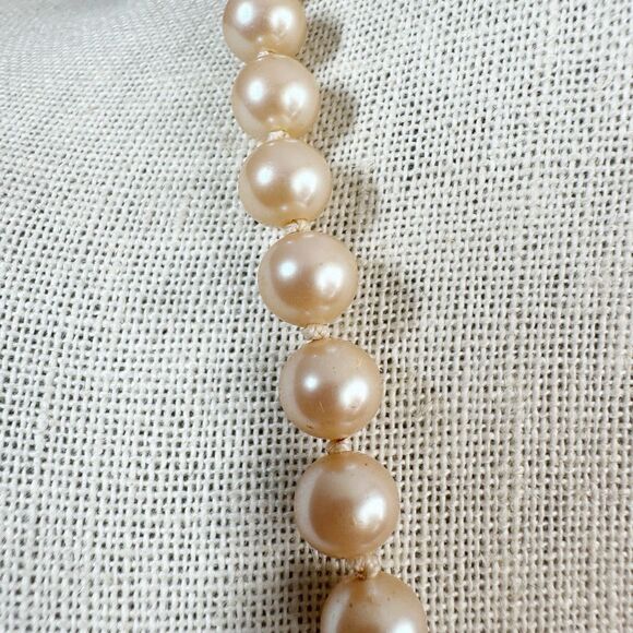 Vintage Glass Pearl Necklace Iridescent Strand Ornate Box Clasp   Classy 24” - Picture 5 of 11